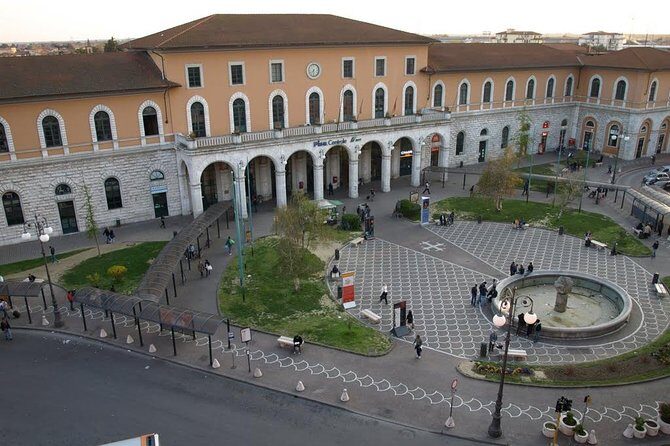 2-Hour Small-Group Walking Tour of Pisa Off The Beaten Path - Corso Italia to Ponte di Mezzo: the city’s spine and the river reveal