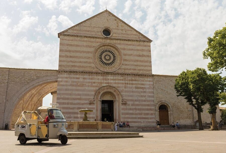 Assisi: Panoramic Tuk Tuk Tour - Cathedral of San Rufino and Piazza Vescovado: Where Belief Meets Authority