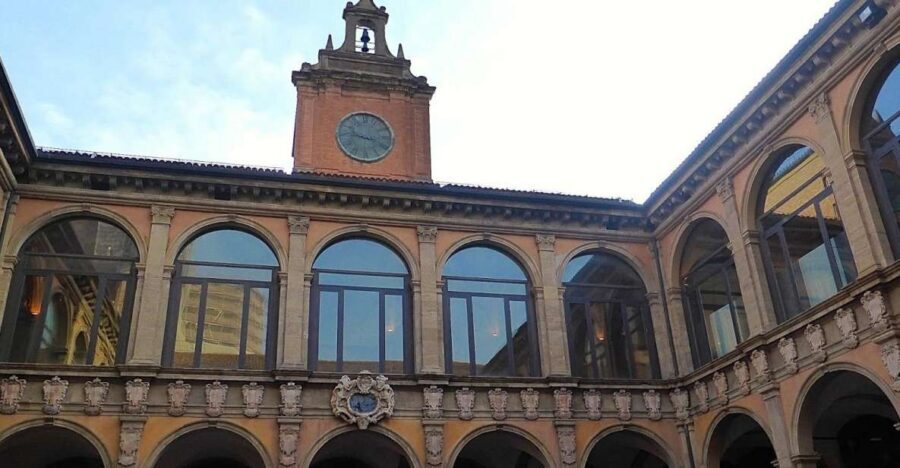 Bologna: Audio-Guided Archiginnasio Visit with Food Tasting - Archiginnasio and the Cardinal Borromeo–Antonio Morandi Connection