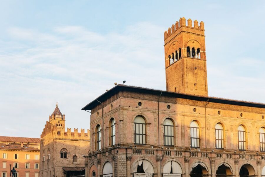 Bologna: City Center Walking Tour - What you cover on a 2–3 hour walk in Bologna’s city center