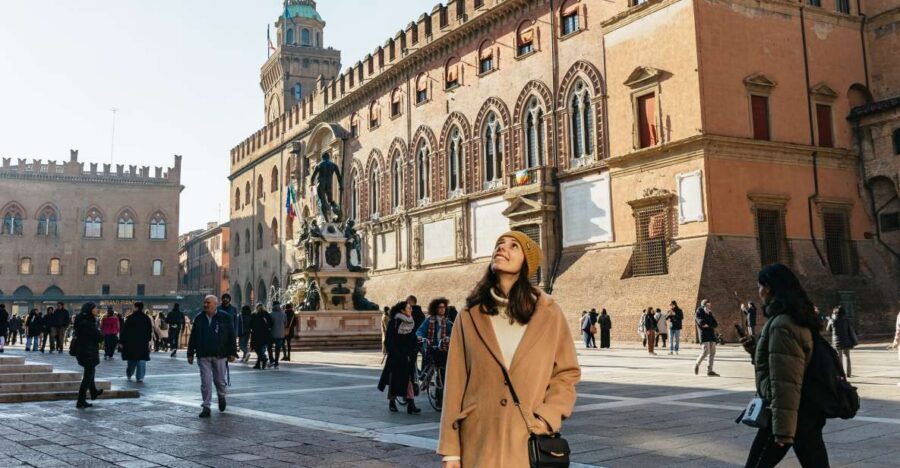Bologna: City Center Walking Tour - Quadrilatero Market: snack streets with history behind the stalls
