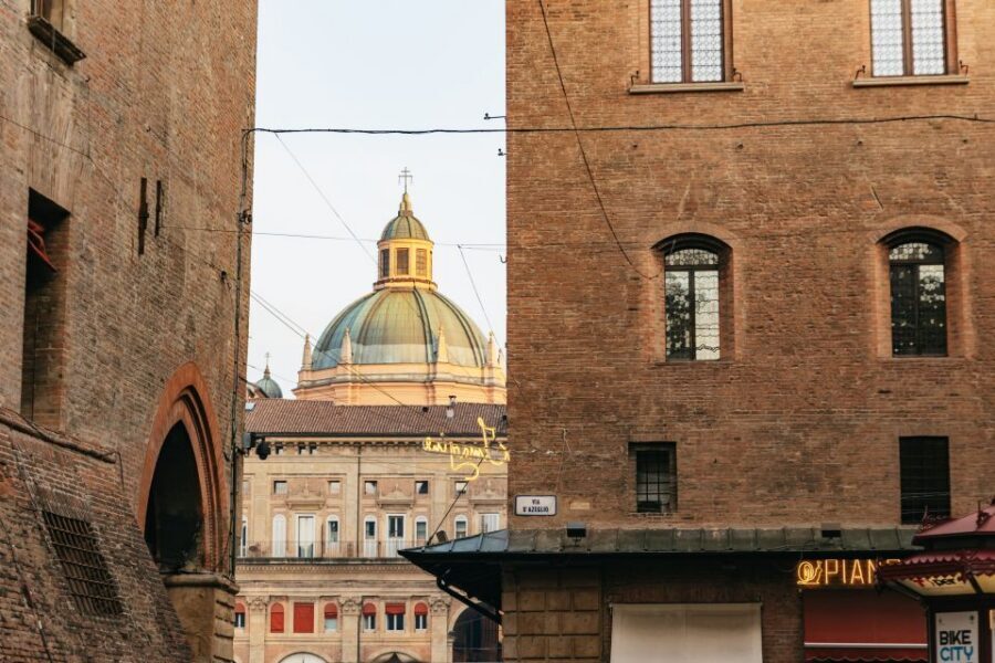 Bologna: City Center Walking Tour - Group size, headphones, and pacing: how to get the most out of the guide