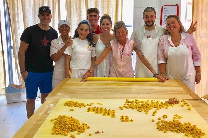 Bologna Food Tour from a local perspective - Piazza Maggiore stories: legends between bites