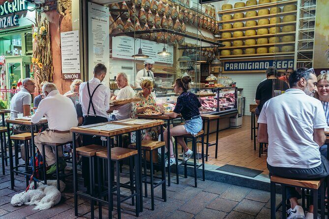 Bologna: Full meal Food Tour with Local Delights by Do Eat Better - Piazza Cavour and the espresso finale: a proper close