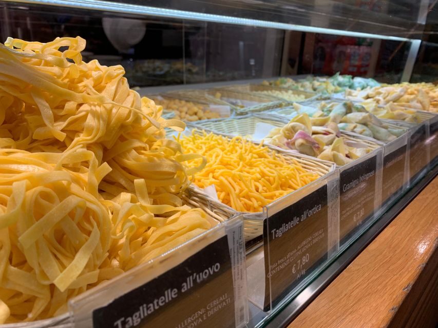 Bologna: Guided Food Markets Tour - The 10-minute walk to Quadrilatero: see the old city while you eat
