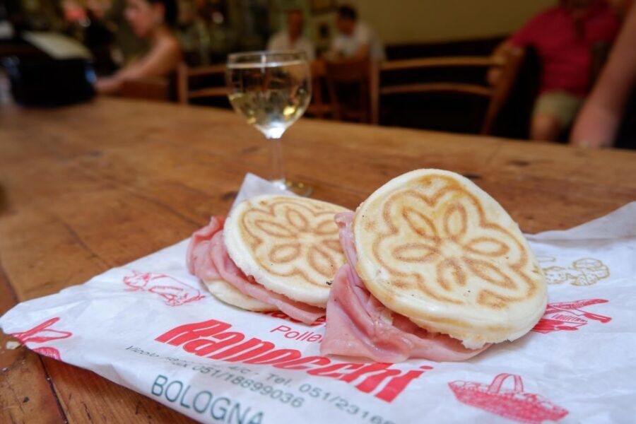 Bologna: Guided Food Markets Tour - Piazza Santo Stefano: dessert tasting and a perfect gelato finish