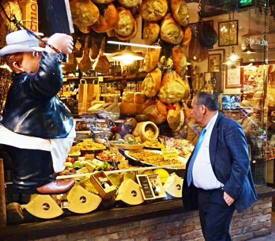 Bologna: Guided Walking Tour - Torre Galluzzi and the medieval texture between the big stops