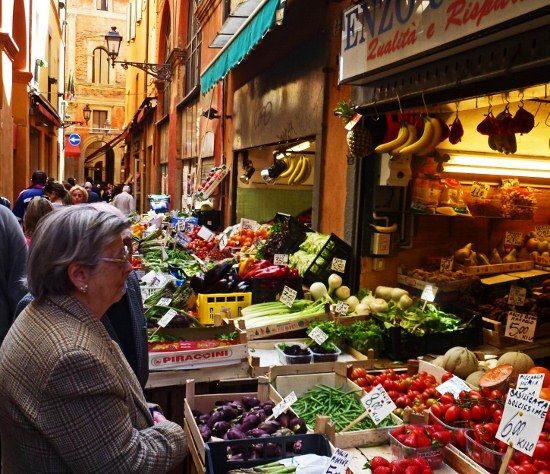 Bologna: Guided Walking Tour - Via Farini, Via Strada Maggiore, and the covered routes that save your day