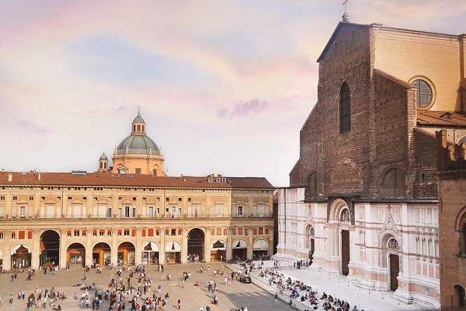 Bologna historical art walking tour with hidden gems and tastings - How this Bologna art walk feels in real life