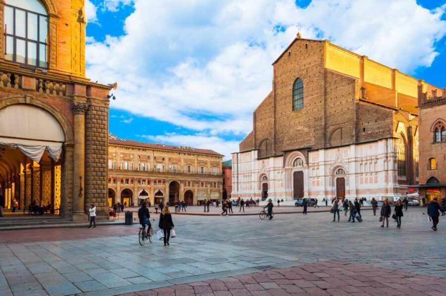 Bologna: Open Bus City Tour and Local Food Tasting - How the open bus tour makes Bologna easier to read