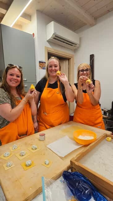 Bologna: Pasta Cooking Class, Ragu & Wine with Local Host - Price and Value: Is $79 Worth a Full Bologna Dinner?