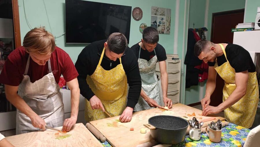 Bologna: Pasta Tagliatelle al Ragu Cooking Class with Wine - Where You Meet: Buzz Mattioli and Getting to the Kitchen