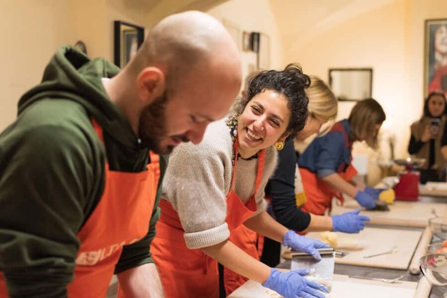 Bologna: Pasta Tagliatelle Ragu Cooking Class with Spritz - Key moments