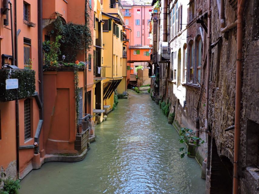 Bologna: Private Tour with a Local Guide - Walking Orientation: Getting Your Bearings Fast