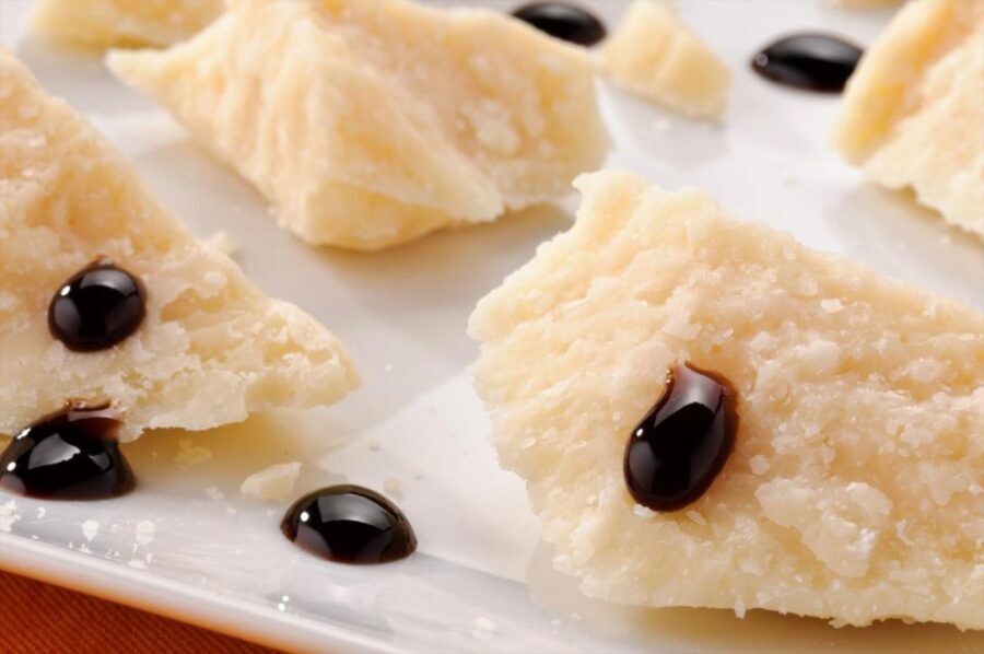 Bologna: Self-Guided Food Tasting Tour with Vouchers - The Bologna Old Center Walk: What to Notice While You Go