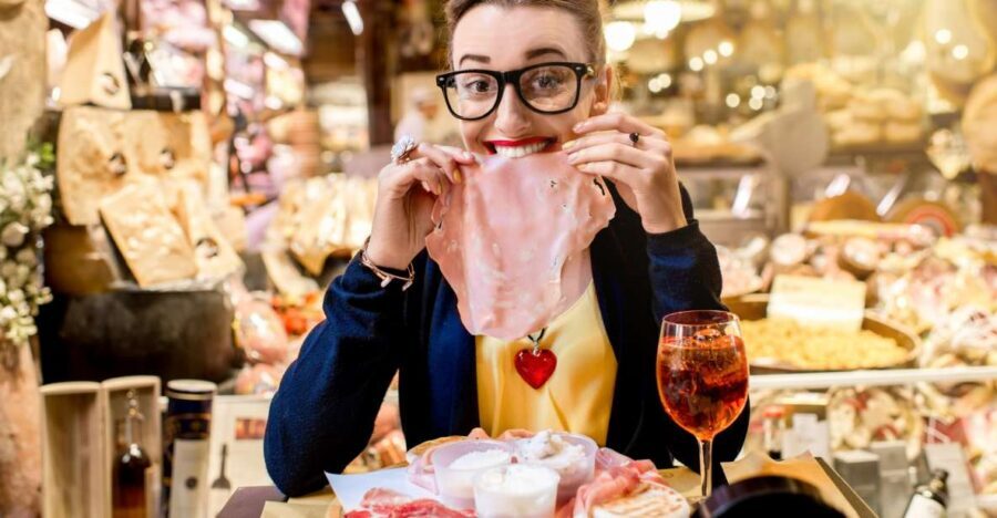 Bologna: Taste Local Specialties on a Guided Walking Tour - Meeting up at Piazza del Nettuno and getting your bearings