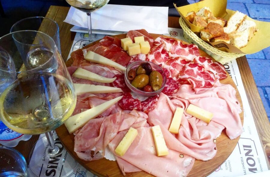 Bologna: Taste Local Specialties on a Guided Walking Tour - Loggia of Merchants: why the trading streets matter for what you eat