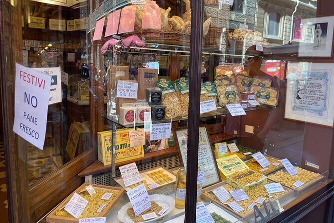 Bologna: Walking Food Tour and Highlights with a Local Guide - Vicolo Ranocchi and the street-food moment