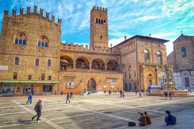Bologna Walking Tour with Audio and Written Guide - Stop-by-stop route: from porticoes to the Two Towers