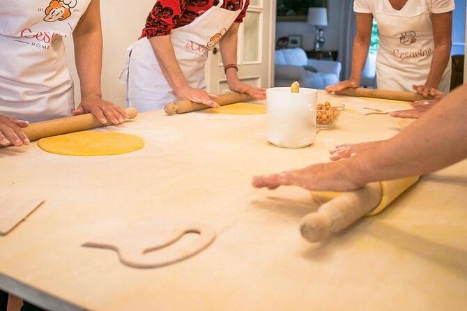 Cesarine: Small group Pasta and Tiramisu class in Bologna - The 3-hour rhythm: welcome drinks, pasta work, then dessert