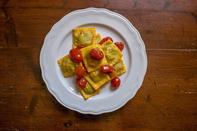 Cesarine: Small group Pasta and Tiramisu with Mamma in Lucca - English, meeting points, and how to avoid address surprises