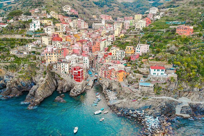 Cinque Terre tour in Small Group from Pisa - The guide’s job: more than facts, it’s making the day run
