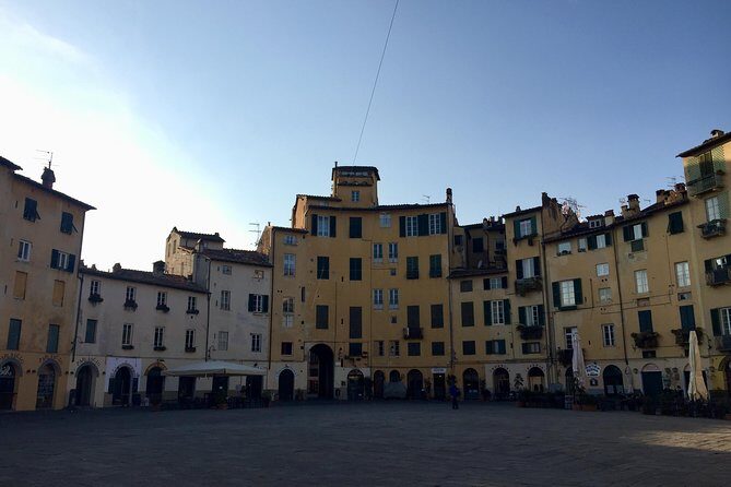 Discover Lucca’s Secrets on a Guided Walking Tour - Getting your bearings at Porta San Donato and Piazzale Verdi