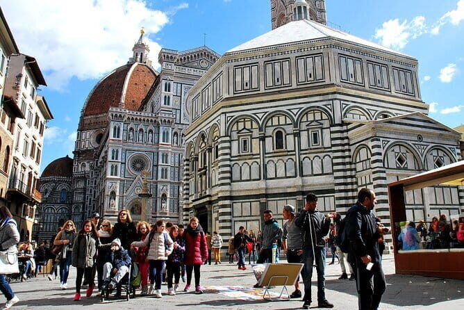 Essential Florence Walking Tour with an Expert Local Guide - Palazzo Strozzi: scale, ambition, and the cost to clear space