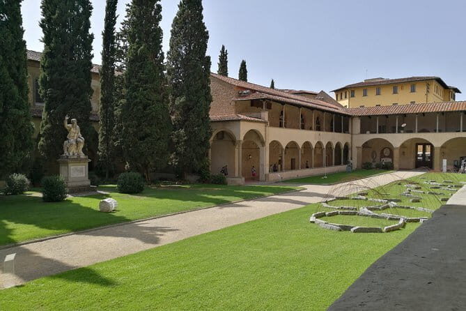 Florence: 1.5-hour Santa Croce Guided Experience - Art, power, and politics: how the guide connects the dots