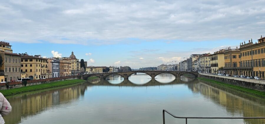 Florence: 2-Hour Guided Bike Tour - Ponte Vecchio and the Arno Crossings: Icon Without Getting Trapped There