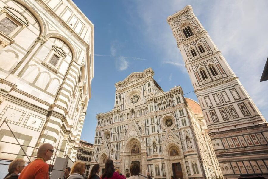 Florence: Audio Guided Walking Tour led by Tour Leader - Pitti Palace to Ponte Vecchio: the river crossing moment