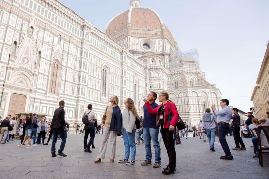 Florence: Audio Guided Walking Tour led by Tour Leader - Uffizi Gallery, Vasari Corridor, and Piazza della Signoria to the Mercato Nuovo