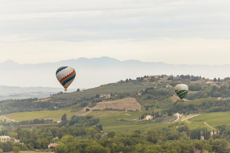 Florence: Balloon Flight Over Tuscany - The 1-hour flight up to 2,000 feet: how the wind steers your Tuscany
