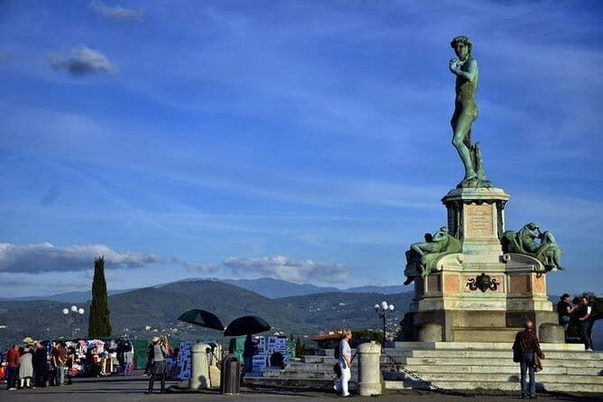 Florence by golf Cart Piazzale Michelangelo - Starting point at Mercato Centrale: a smart launch zone