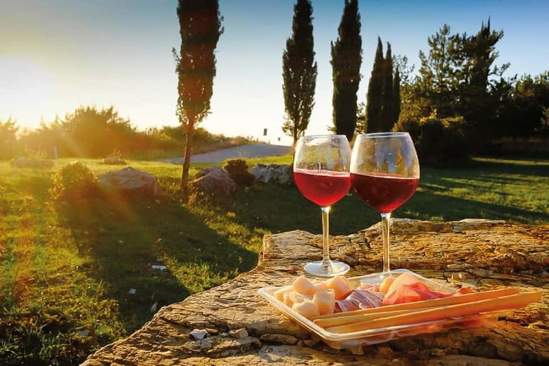 Florence: Chianti Vineyards Tour with Wine Tasting & Dinner - Aperitif and the walk toward dinner time
