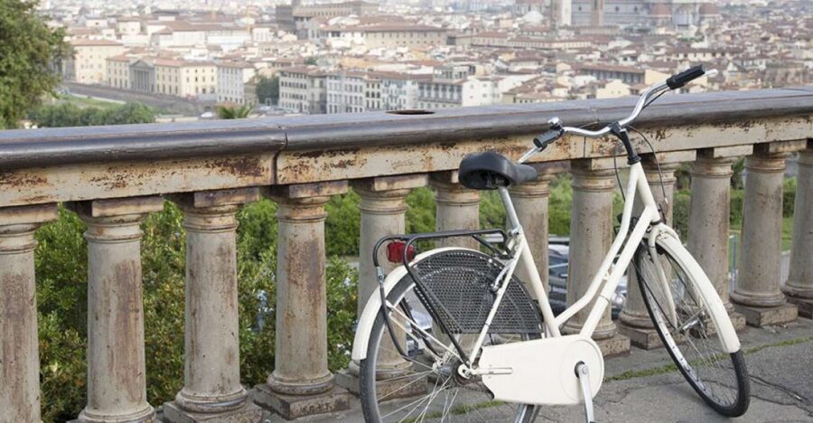 Florence: City Sightseeing Guided Bike Tour - The starting point and finding the flow fast