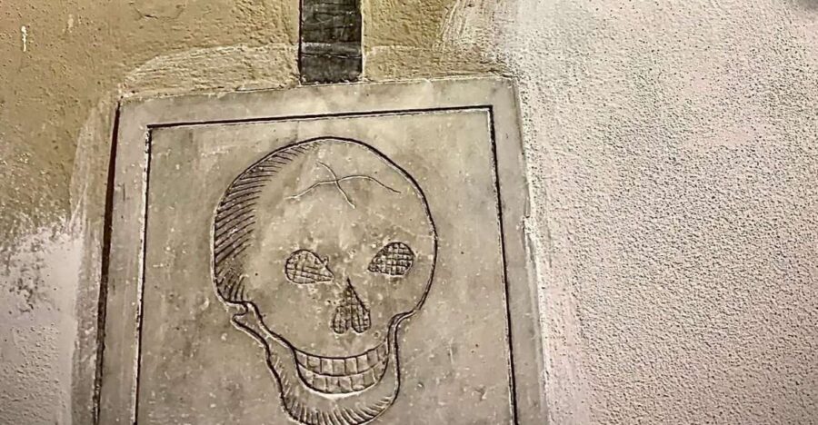 Florence: Dark Mysteries and Legends Guided Walking Tour - Who should book this dark-legend Florence walk