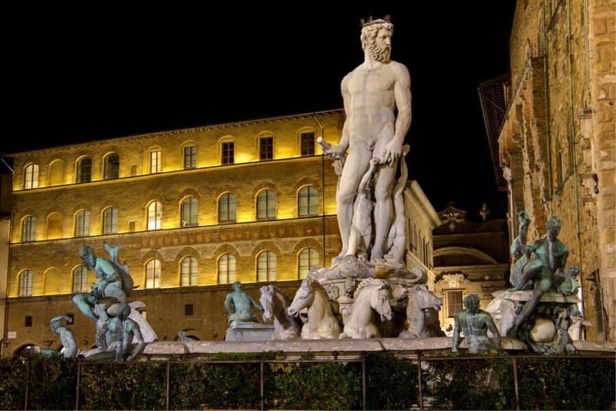 Florence: Dark Secrets & Scandals Evening Walking Tour - Palazzo Strozzi: power, pride, and why families built like this
