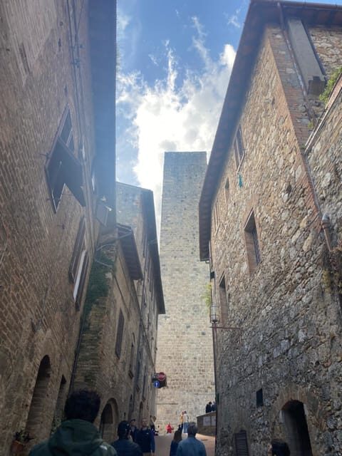 Florence: Day Trip with Free Time in San Gimignano and Siena - Start at Piazzale Montelungo: the key to a smooth morning