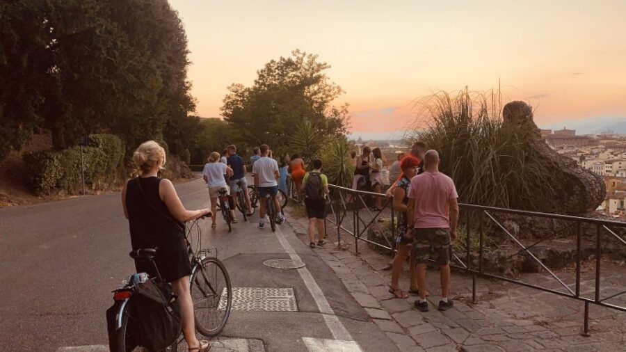 Florence: Guided Bike Tour with Piazzale Michelangelo - Ponte Vecchio at sunset: the classic postcard moment