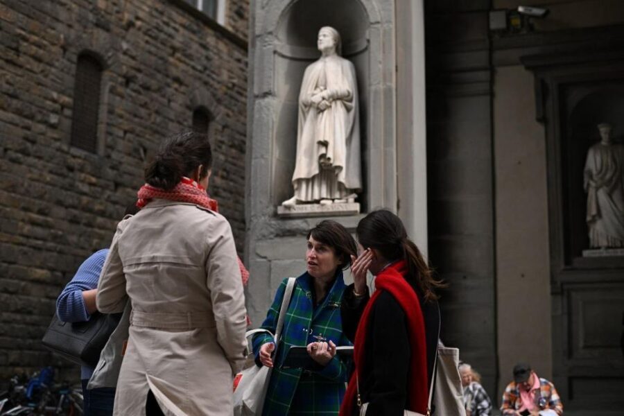 Florence: Guided Tour of Medici Family Secrets and Chapels - The walk between monuments: San Lorenzo to Piazza della Signoria