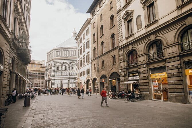 Florence in a Day: Michelangelo's David, Uffizi and Guided City Walking Tour - Uffizi in timed-entry mode: handling the crowd without giving up context