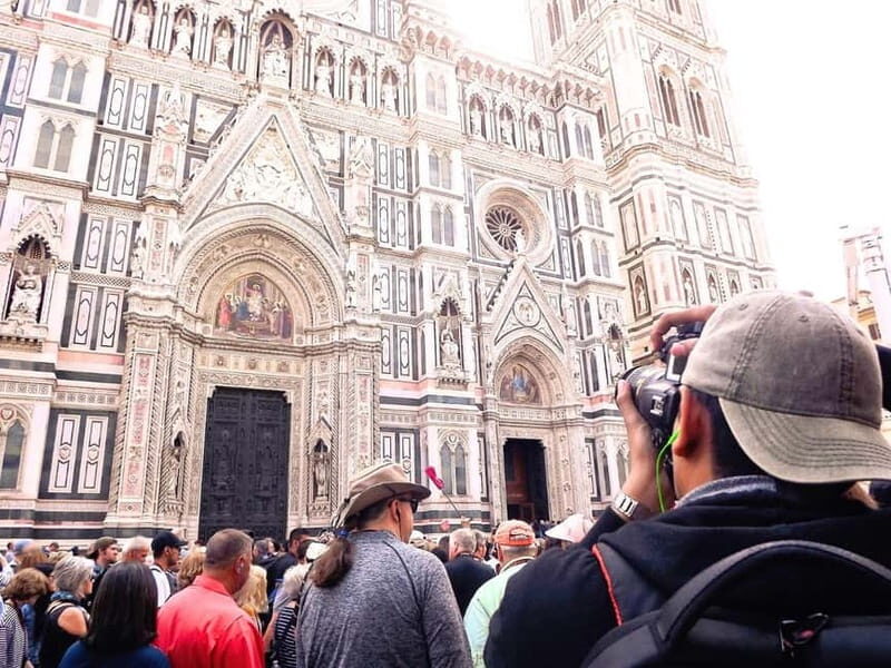 Florence: Medici Family Guided Walking Tour - Ponte Vecchio and the Arno crossing: the story travels with you
