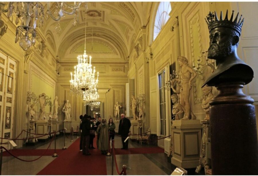 Florence: Palatina Gallery and Pitti Palace Guided Tour - Stop 2: Royal Apartments at Palazzo Pitti and the King of Italy connection