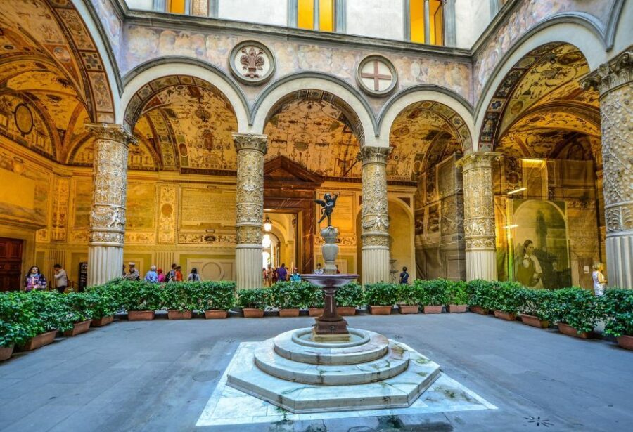 Florence: Palazzo Vecchio Guided Tour - Meeting in Piazza della Signoria: don’t miss the Neptune fountain