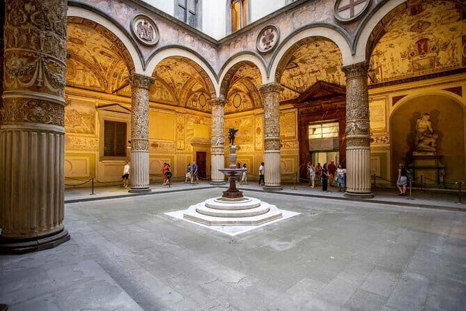 Florence: Palazzo Vecchio Skip-the-Line Entry Ticket - Finding the host fast: David statue meet-up and quick ticket exchange
