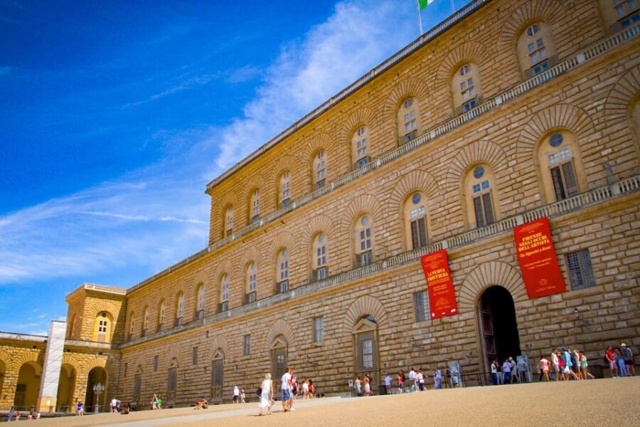 Florence: Pitti Palace and Boboli Gardens Ticket & eBook - Palazzo Pitti: the Medici power switch you can walk through