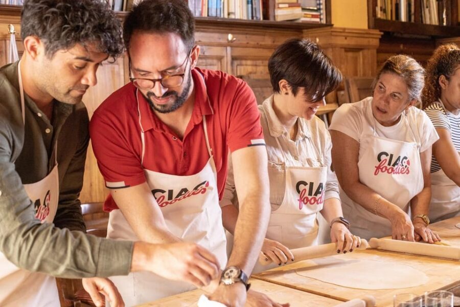 Florence: Pizza and Gelato Experience with Unlimited Wine - Where You Meet: La Cucineria and the Ciaofoodies Hub