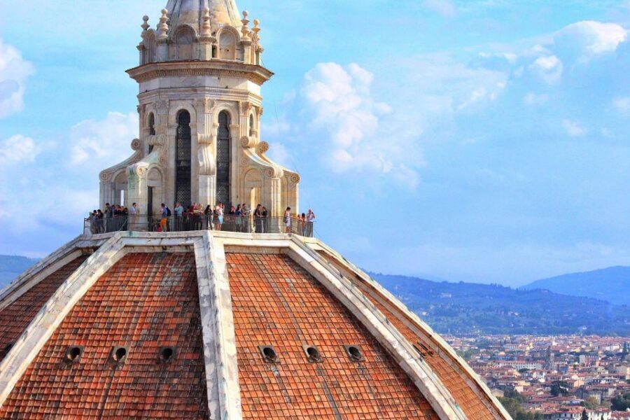 Florence: Skip-the-Line Duomo Guided Tour and Rooftop Dome - Inside Santa Maria del Fiore: quick, guided, and focused