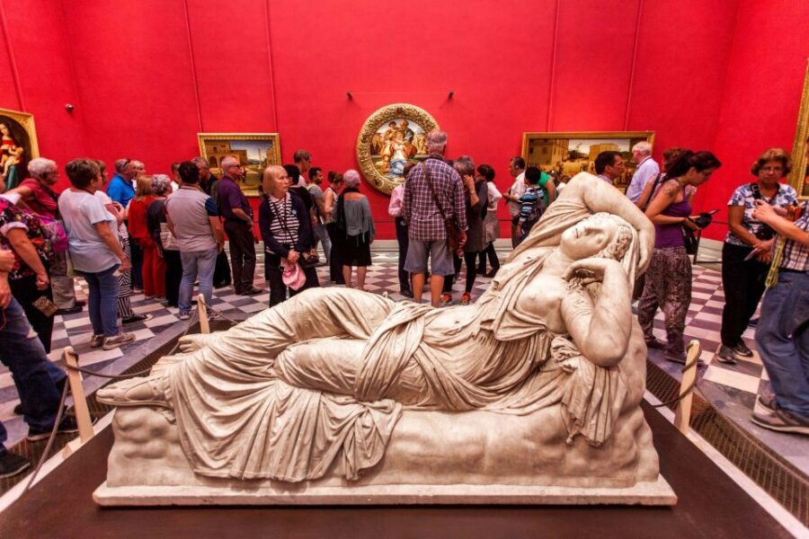 Florence: Skip-the-Line Uffizi Gallery Small Group Tour - The building itself: Giorgio Vasari’s 16th-century design